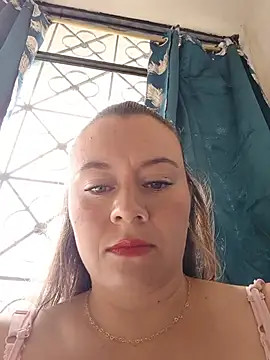 Snapshot of Hannah-colx chatting on June 25, 4:00 pm Hannah-colx online show from June 25, 4:00 pm