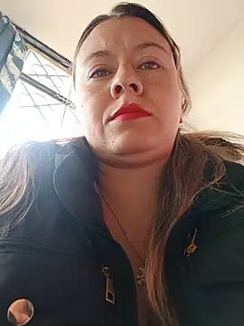 Snapshot of Hannah-colx chatting on June 29, 5:35 pm Hannah-colx online show from June 29, 5:35 pm