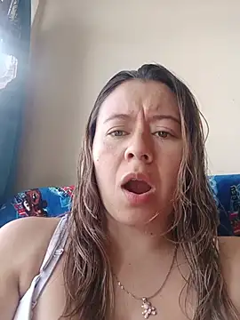 Snapshot of Hannah-colx chatting on July 7, 4:11 pm Hannah-colx online show from July 7, 4:11 pm