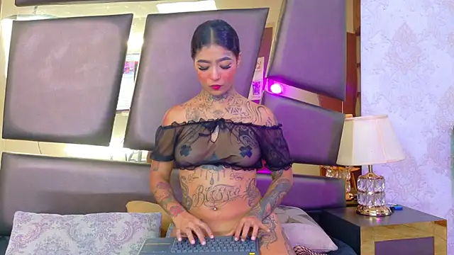 Snapshot of EmilieLake chatting on November 25, 8:09 pm EmilieLake online show from November 25, 8:09 pm