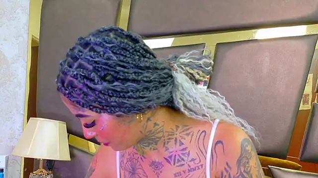 Snapshot of EmilieLake chatting on February 3, 8:03 pm EmilieLake online show from February 3, 8:03 pm