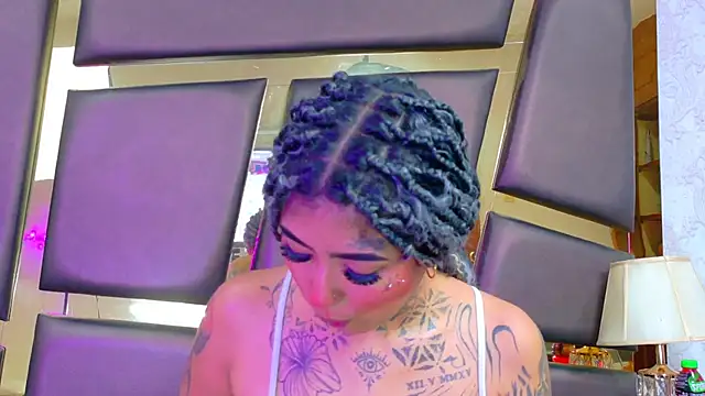 Snapshot of EmilieLake chatting on February 12, 7:42 pm EmilieLake online show from February 12, 7:42 pm