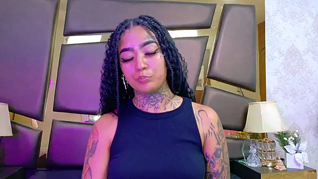 Snapshot of EmilieLake chatting on February 20, 7:36 pm EmilieLake online show from February 20, 7:36 pm