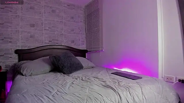 Snapshot of DavisFirb chatting on December 3, 2:30 am DavisFirb online show from December 3, 2:30 am