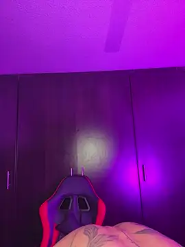 Snapshot of DavisFirb chatting on February 11, 1:43 am DavisFirb online show from February 11, 1:43 am