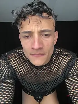 Snapshot of DavisFirb chatting on February 20, 2:41 am DavisFirb online show from February 20, 2:41 am