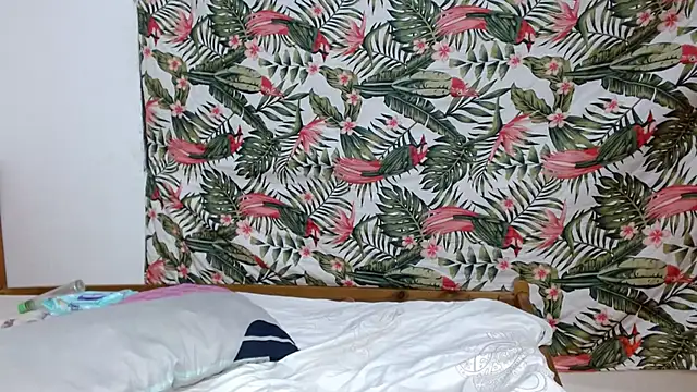 smallkarlakarla online show from February 20, 10:32 pm