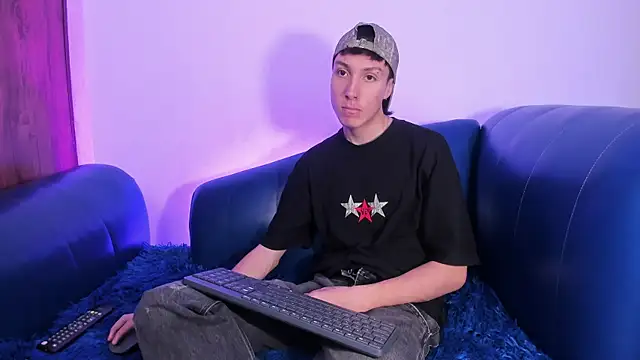 LittleDanny  online show from April 21, 3:39 pm