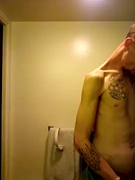 jizzyglizzy92 online show from April 16, 10:49 am