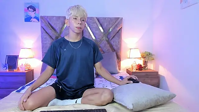 Hyunjin Son online show from February 16, 4:36 pm