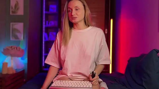 Snapshot of LovaMay chatting on February 22, 10:58 am LovaMay online show from February 22, 10:58 am