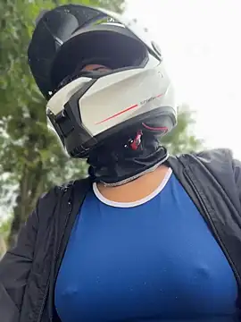 AlannaEvons online show from April 17, 7:28 pm