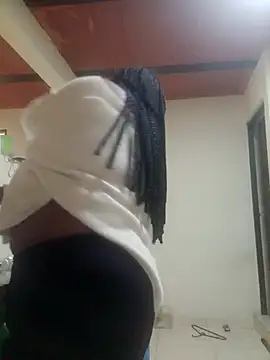 Snapshot of isabella_brown1 chatting on January 12, 1:00 am isabella brown1 online show from January 12, 1:00 am