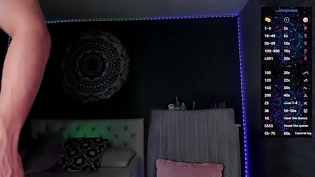 Snapshot of TianZilac chatting on December 19, 10:28 pm TianZilac online show from December 19, 10:28 pm