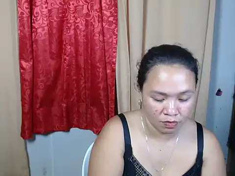 Snapshot of urasianpinayhotmama chatting on June 26, 10:30 am urasianpinayhotmama online show from June 26, 10:30 am