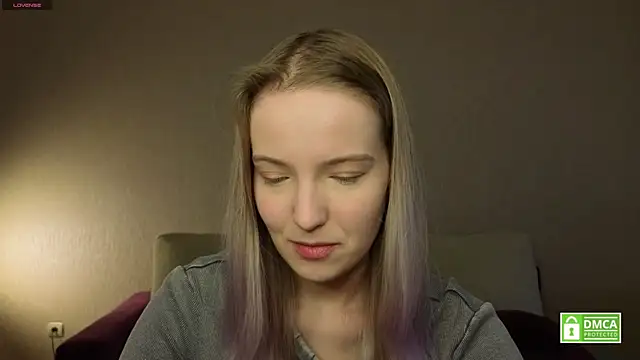 HongTomczak online show from April 3, 7:39 am