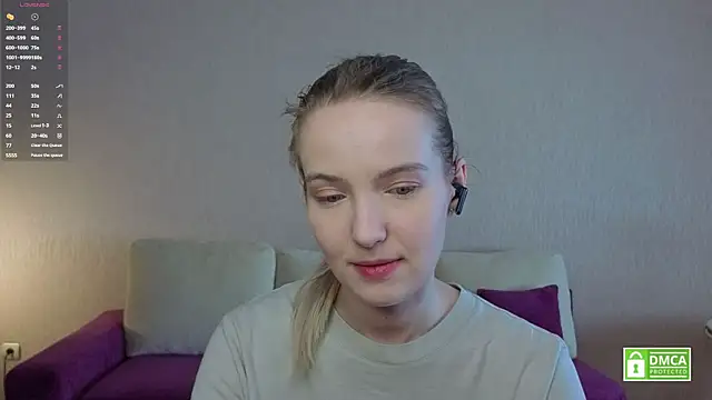 HongTomczak online show from May 19, 7:37 am