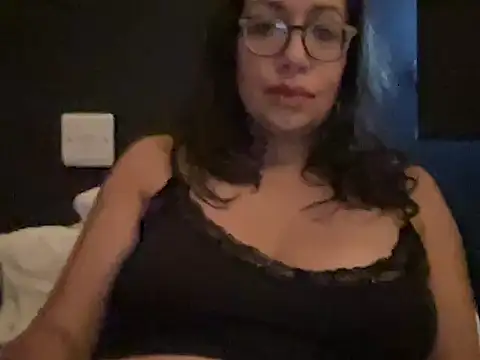 Snapshot of RosaFreya chatting on February 7, 9:46 am RosaFreya online show from February 7, 9:46 am