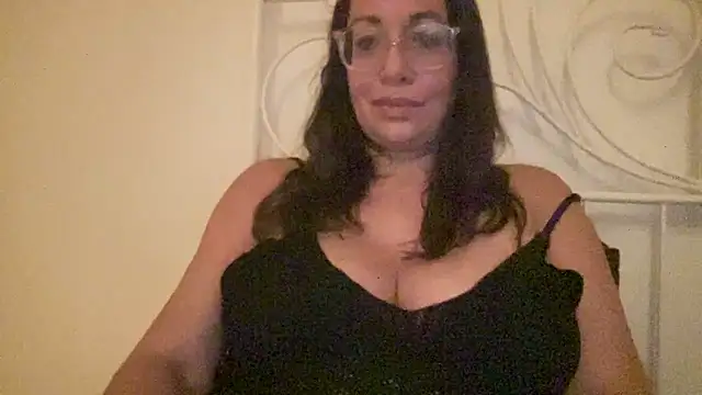 Snapshot of RosaFreya chatting on July 3, 3:46 am RosaFreya online show from July 3, 3:46 am