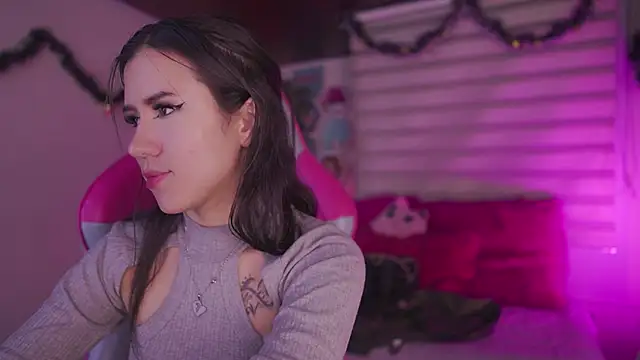  chloe moons  online show from December 15, 10:47 pm