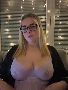 Snapshot of ItsLxsa chatting on March 30, 10:33 pm ItsLxsa online show from March 30, 10:33 pm