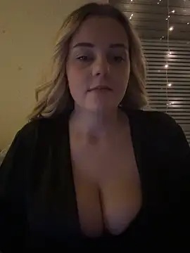 Snapshot of ItsLxsa chatting on April 2, 9:12 pm ItsLxsa online show from April 2, 9:12 pm