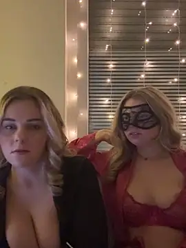 Snapshot of ItsLxsa chatting on April 7, 8:20 pm ItsLxsa online show from April 7, 8:20 pm