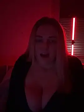 Snapshot of ItsLxsa chatting on April 11, 8:35 pm ItsLxsa online show from April 11, 8:35 pm