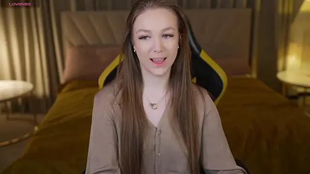 Ella 054 online show from February 3, 7:30 pm