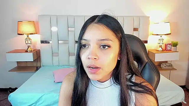 iamCharlotte19 online show from July 9, 7:40 pm