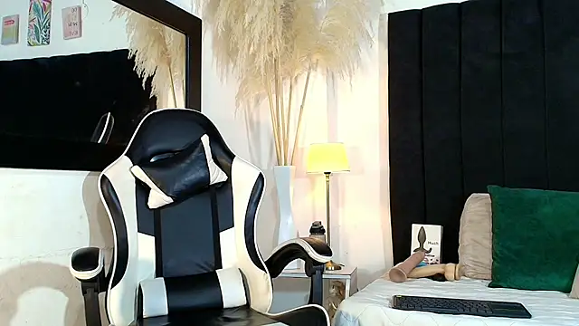 Snapshot of MaicolParker_ chatting on June 24, 1:10 pm MaicolParker online show from June 24, 1:10 pm