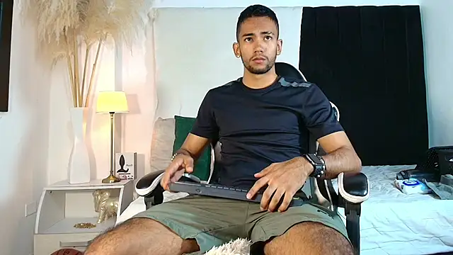Snapshot of MaicolParker_ chatting on June 26, 12:42 pm MaicolParker online show from June 26, 12:42 pm