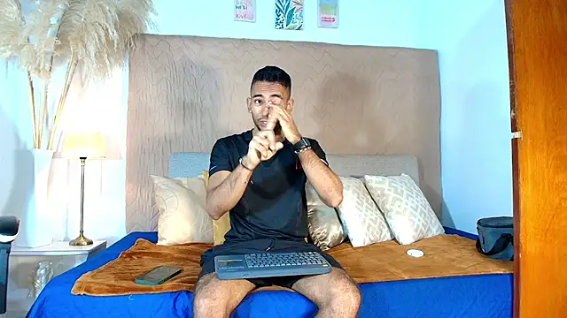 Snapshot of MaicolParker_ chatting on July 27, 12:12 pm MaicolParker online show from July 27, 12:12 pm