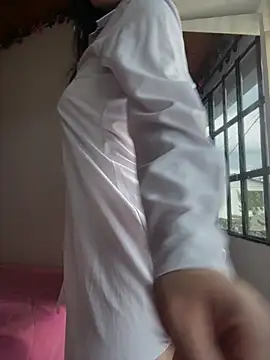Mia salinass online show from June 12, 5:45 pm