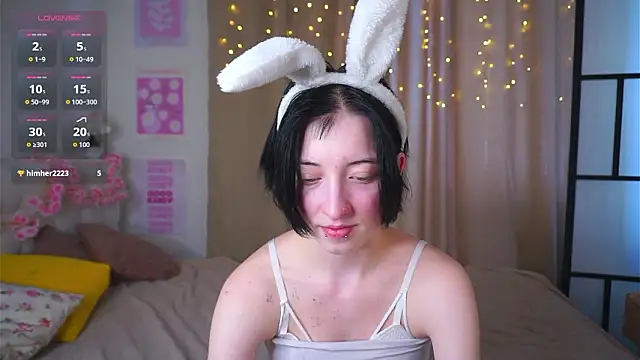 JuanaFriesz online show from March 11, 9:15 am