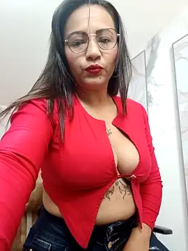 Snapshot of agatha_sluttylatina chatting on November 5, 3:17 am agatha sluttylatina online show from November 5, 3:17 am
