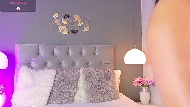 kendalFox  online show from March 6, 10:28 pm