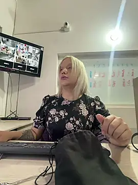 Snapshot of Sun_Sooll_ chatting on June 11, 12:19 am Sun Sooll online show from June 11, 12:19 am