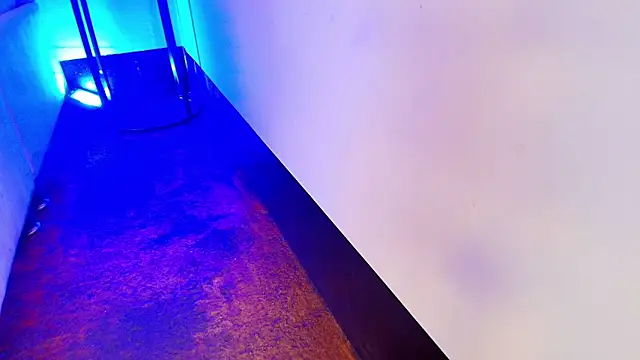 elizawiliamst online show from April 18, 12:31 pm