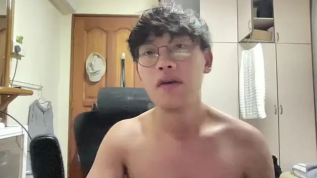 Passionatetwink2 online show from June 11, 3:32 pm