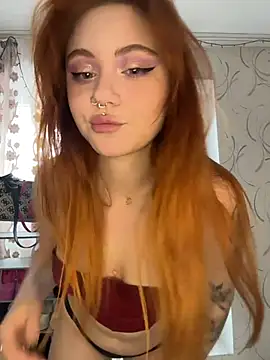 LunaMillie online show from March 21, 11:15 am