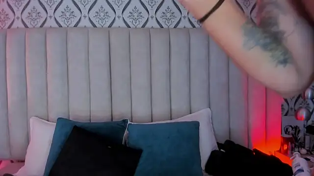 Sky Junne online show from April 11, 5:50 pm