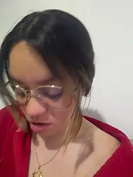 Sky Junne online show from April 18, 5:22 am