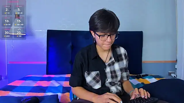 Tsuki Maru online show from October 10, 8:08 pm