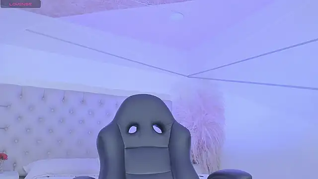 BritanyBrown  online show from April 13, 5:02 am