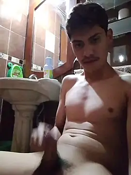 aispuro8505 online show from March 18, 7:11 am