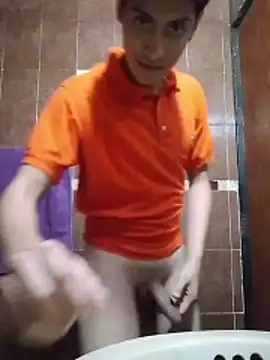 aispuro8505 online show from April 13, 7:47 am