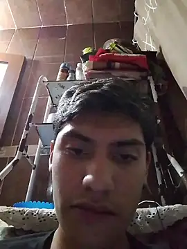 aispuro8505 online show from April 18, 7:12 am