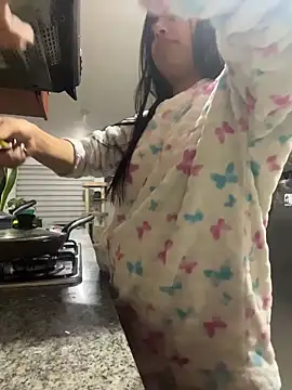 DianeSuns  online show from April 8, 4:45 am