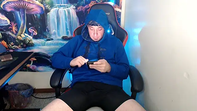 Snapshot of YoBlezz chatting on December 17, 8:37 pm YoBlezz online show from December 17, 8:37 pm